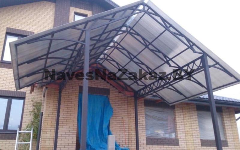 Двухскатный навес над входом 3м на 3м по лучшей цене Двухскатный навес над входом 3м на 3м