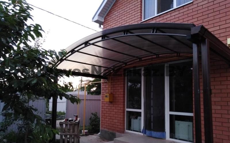 Навес над крыльцом из поликарбоната 5 на 3 м по лучшей цене Навес над крыльцом из поликарбоната 5 на 3 м