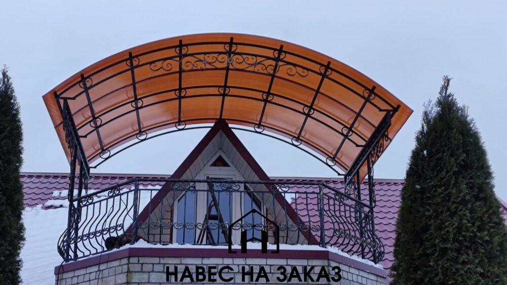 Арочный навес 2,5 на 5 м с элементами ковки по лучшей цене Арочный навес 2,5 на 5 м с элементами ковки