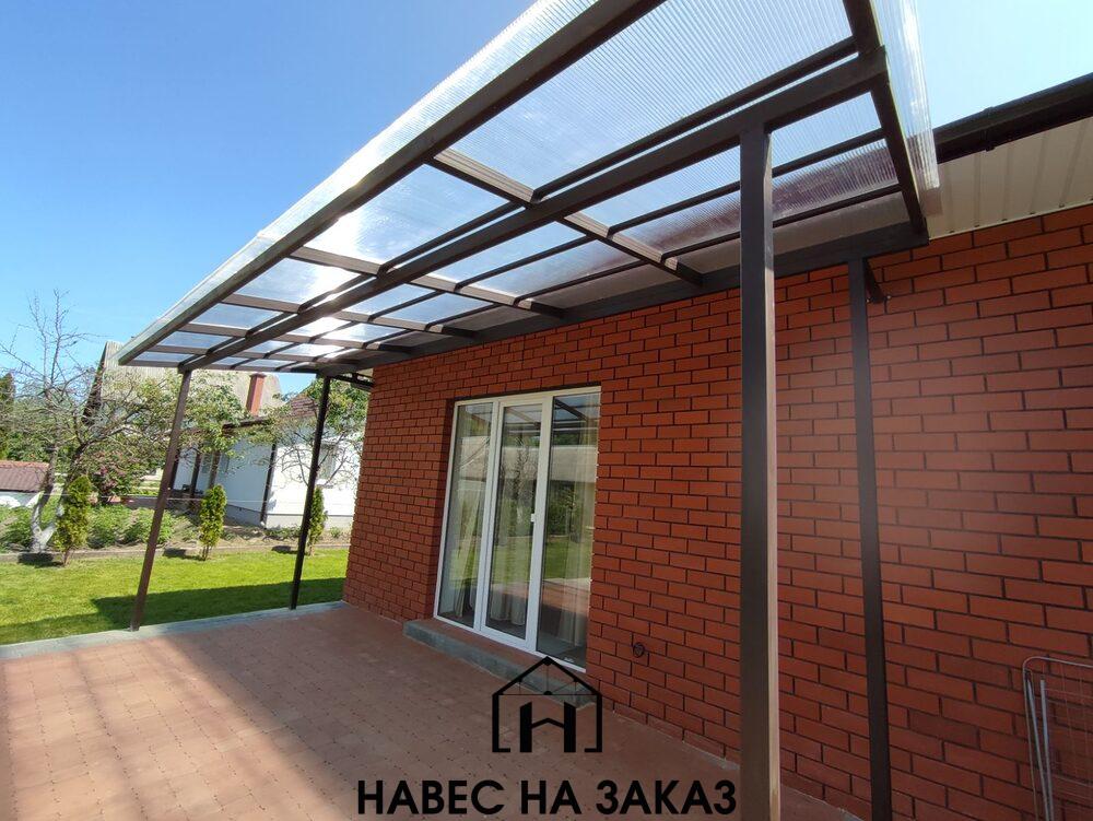 Придомовой навес с покрытием из поликарбоната 2 на 6 м по лучшей цене Придомовой навес с покрытием из поликарбоната 2 на 6 м